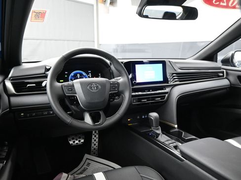 Certified 2025 Toyota Camry SE image 19