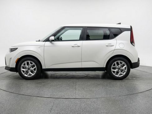 Used 2025 Kia Soul LX w/ LX Technology Package FWD image 5