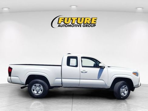 Used 2018 Toyota Tacoma SR w/ SR Convenience Package RWD image 3