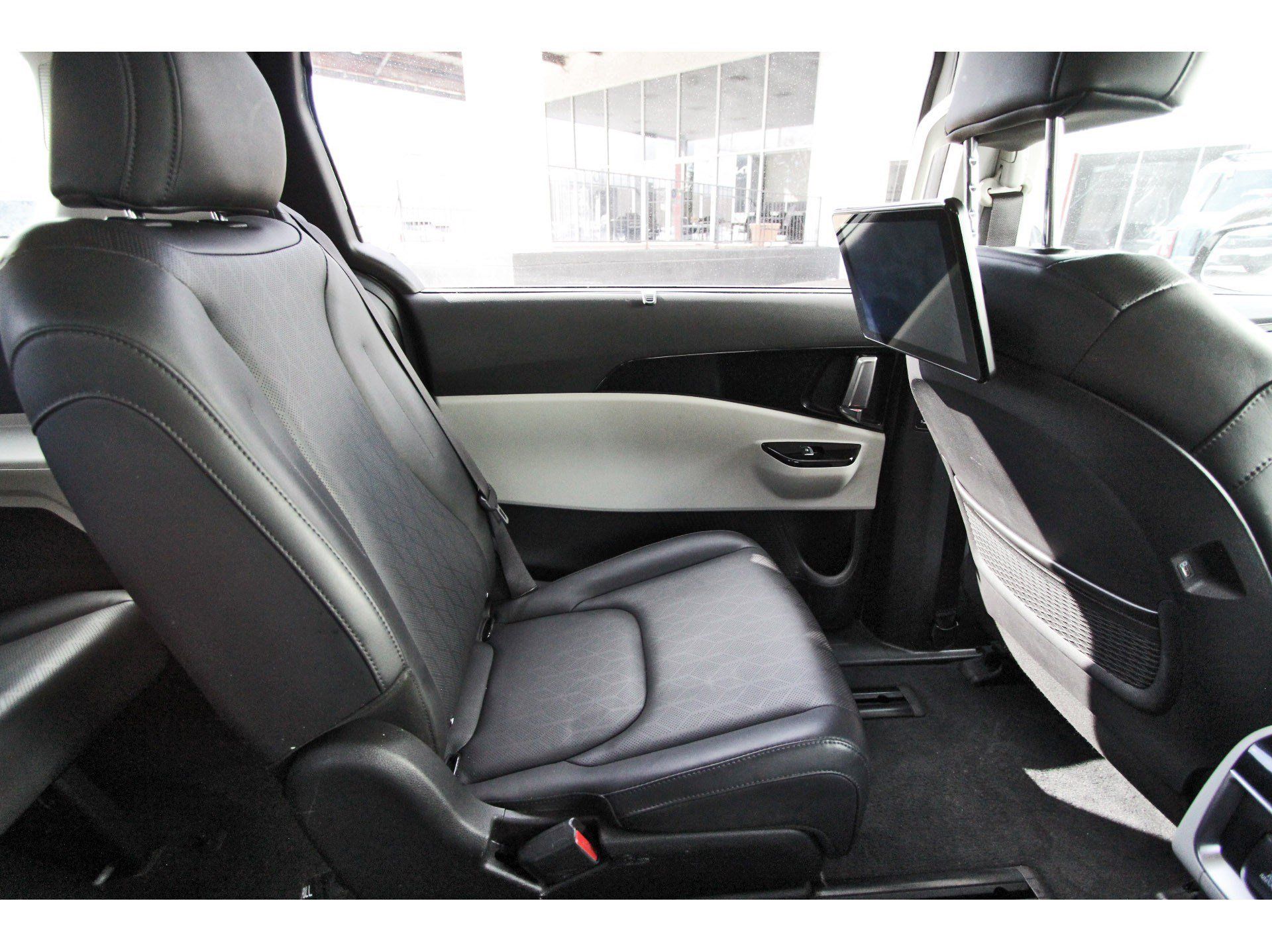 Certified 2022 Kia Carnival SX FWD image 15