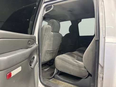 Used 2005 Chevrolet Silverado 2500 LS w/ Heavy-Duty Power Package image 12