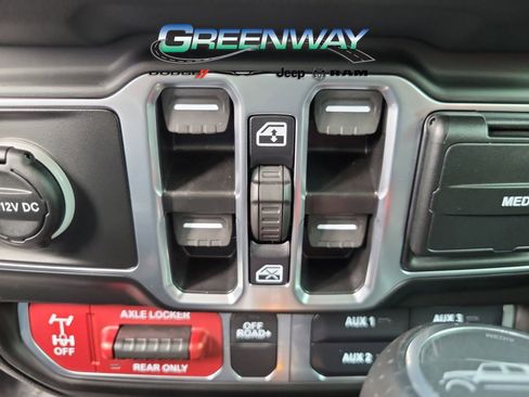 Used 2025 Jeep Gladiator Mojave w/ Convenience Group AWD/4WD image 17