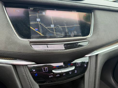 Used 2017 Cadillac XT5 Platinum AWD/4WD image 16