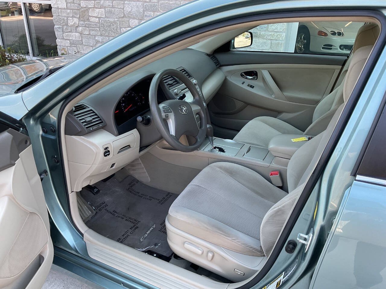 Used 2011 Toyota Camry LE FWD image 14