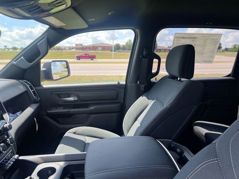New 2026 RAM 1500 Express AWD/4WD image 21