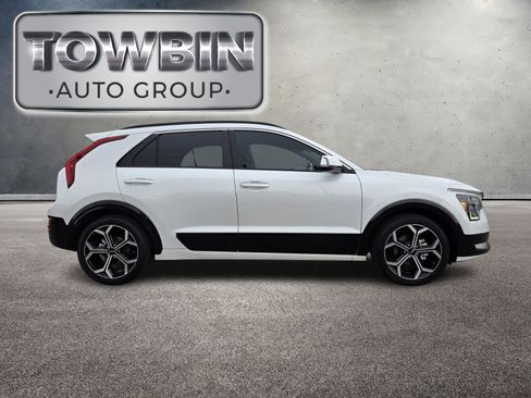 Certified 2023 Kia Niro SX Touring image 3
