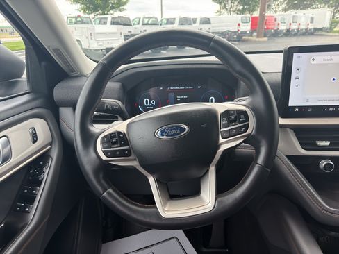 Used 2025 Ford Explorer Active w/ Active Comfort Package AWD/4WD image 12