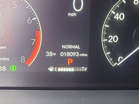 Used 2024 Honda Pilot Touring image 13