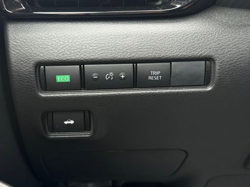 Used 2025 Nissan Sentra SV w/ All-Weather Package image 25