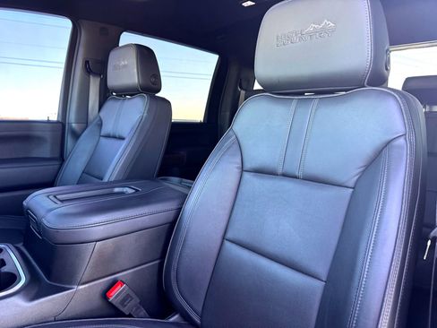 Used 2022 Chevrolet Silverado 2500 High Country w/ Z71 Off-Road Package image 12