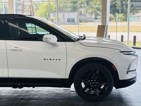 Used 2023 Chevrolet Blazer RS w/ Driver Confidence II Package AWD/4WD image 5