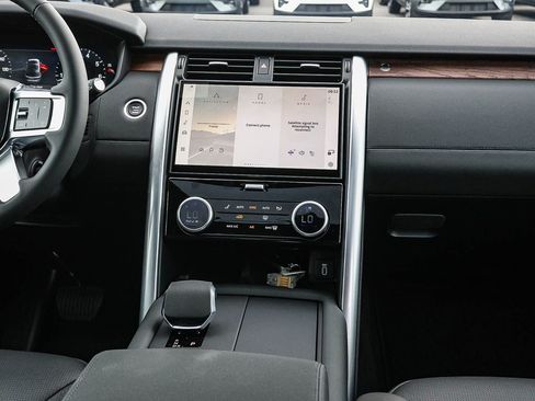 New 2026 Land Rover Discovery S image 24
