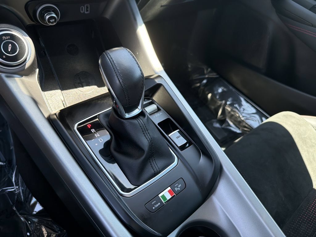 Used 2024 Alfa Romeo Tonale Veloce AWD/4WD image 27