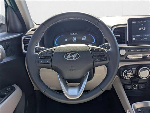 New 2025 Hyundai Venue SEL image 12