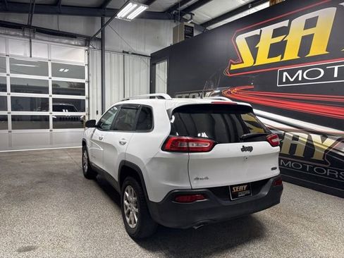 Used 2018 Jeep Cherokee Latitude w/ Cold Weather Group image 13