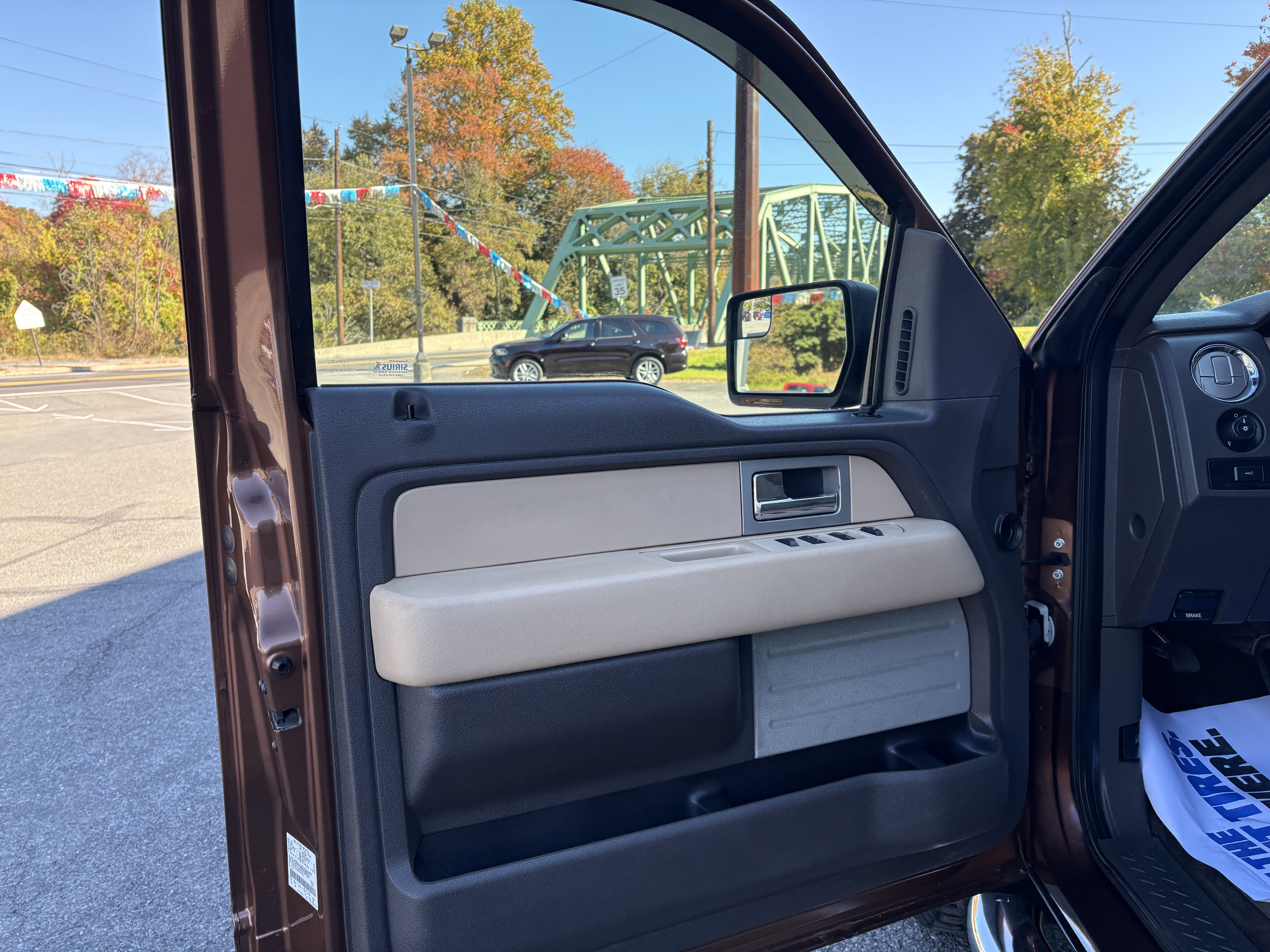 Used 2011 Ford F150 XLT w/ XLT Chrome Pkg AWD/4WD image 14