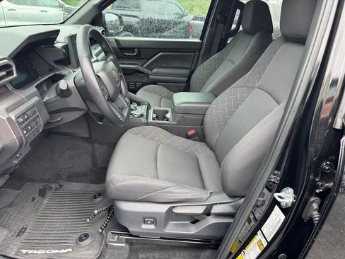 Used 2025 Toyota Tacoma SR5 AWD/4WD image 13