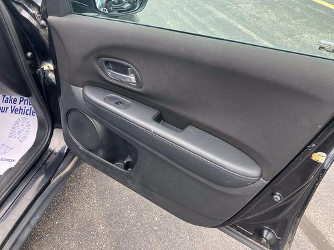 Used 2016 Honda HR-V LX image 7