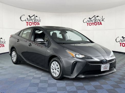 Used 2021 Toyota Prius LE image 3