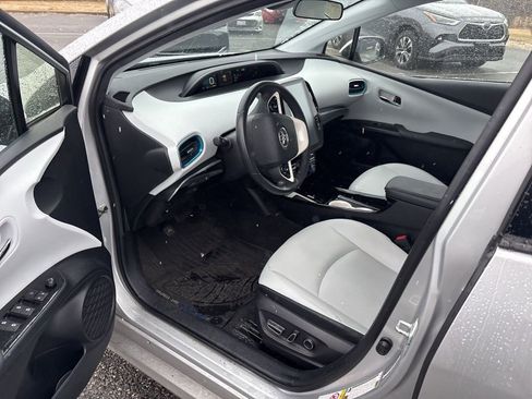 Used 2017 Toyota Prius Prime Premium image 7