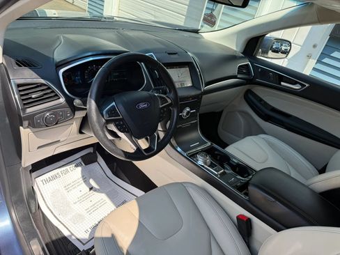 Used 2019 Ford Edge Titanium w/ Cold Weather Package AWD/4WD image 9