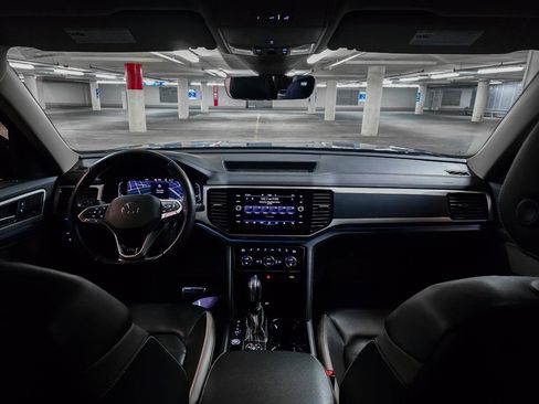 Used 2022 Volkswagen Atlas SEL Premium image 3