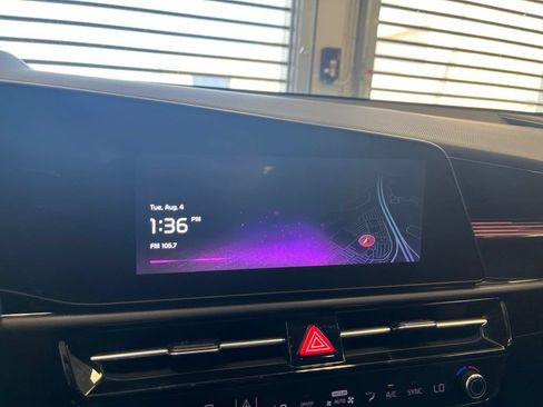 Used 2025 Kia Niro EX Touring FWD image 6