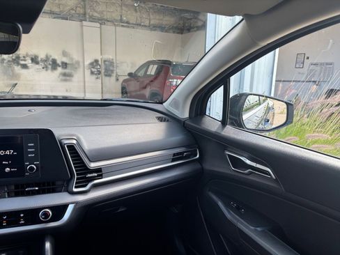 Used 2025 Kia Sportage LX FWD image 34