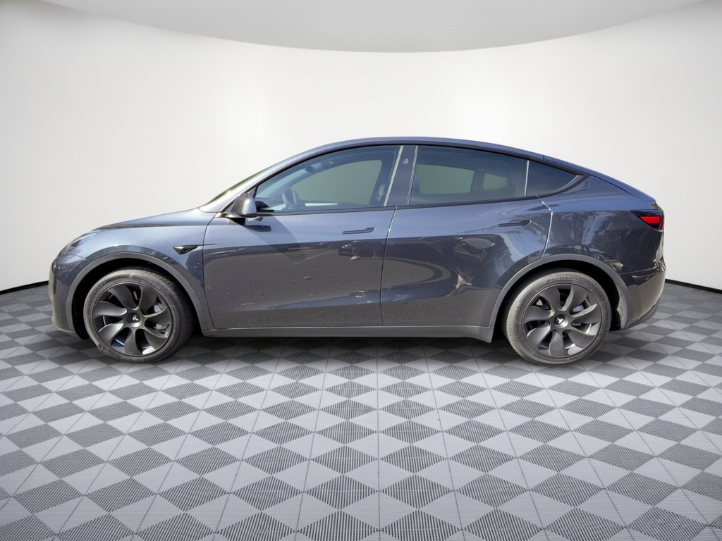 Used 2024 Tesla Model Y Long Range RWD image 2