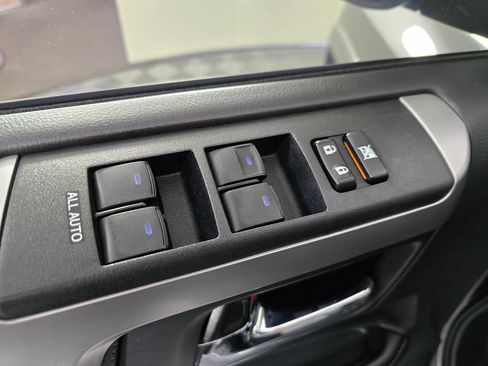 Used 2016 Toyota 4Runner SR5 AWD/4WD image 25