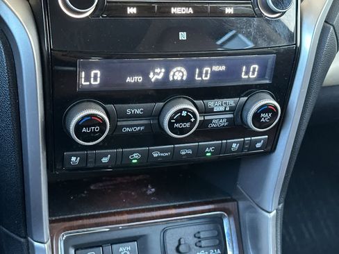 Used 2019 Subaru Ascent Touring w/ Popular Package #3 AWD/4WD image 23