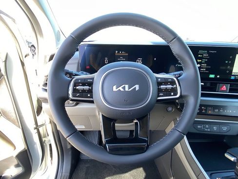 New 2026 Kia Carnival FWD image 16