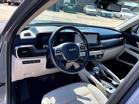 Used 2024 Kia Telluride EX image 16