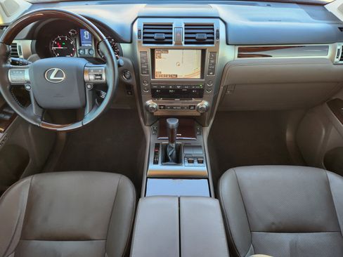 Used 2018 Lexus GX 460 image 32