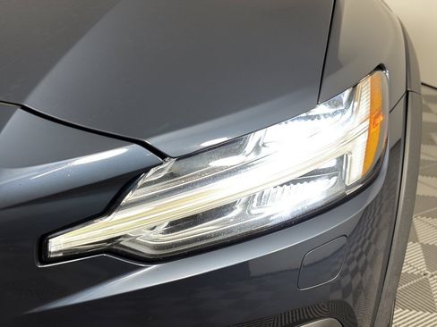 Used 2020 Volvo V60 T5 Cross Country AWD/4WD image 12