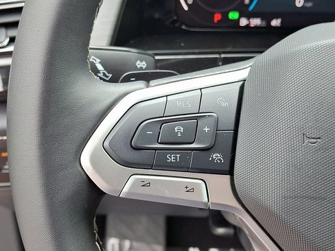 Used 2025 Volkswagen Atlas Cross Sport SE FWD image 20