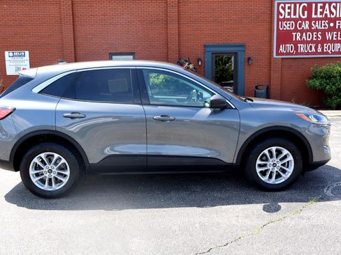 Used 2022 Ford Escape SE image 6