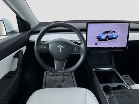 Used 2022 Tesla Model Y Long Range image 28