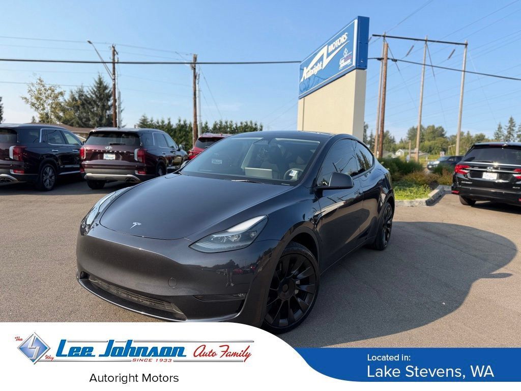 Used 2024 Tesla Model Y Long Range AWD/4WD image 1