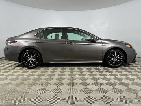 Used 2022 Toyota Camry SE AWD/4WD image 15