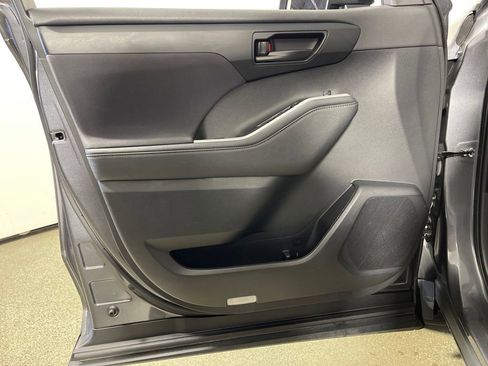 Certified 2023 Toyota Highlander L image 17