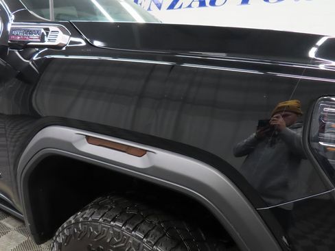 Used 2025 GMC Sierra 2500 AT4X image 36