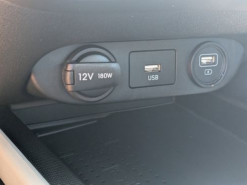 Used 2023 Hyundai Elantra Limited FWD image 30
