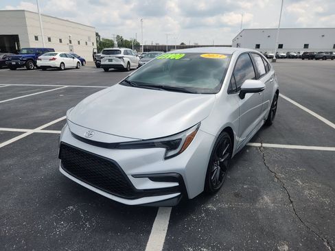 Used 2023 Toyota Corolla SE FWD image 2
