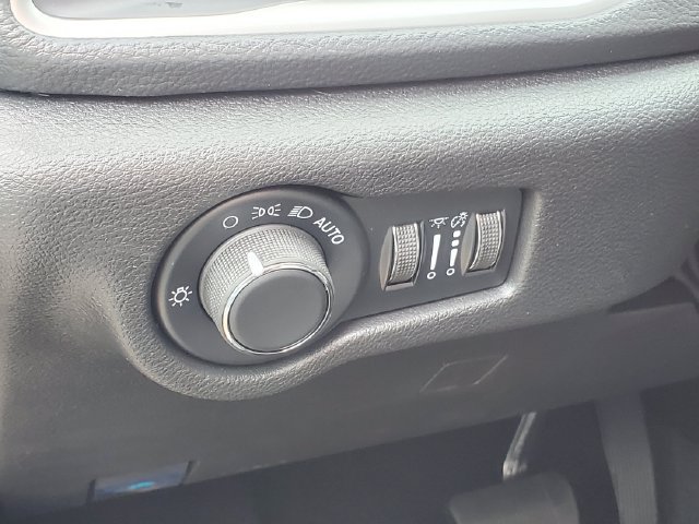 New 2027 Chrysler Pacifica Select FWD image 7