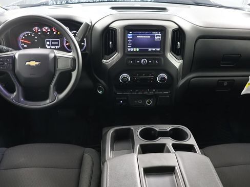 Used 2024 Chevrolet Silverado 2500 Custom AWD/4WD image 2