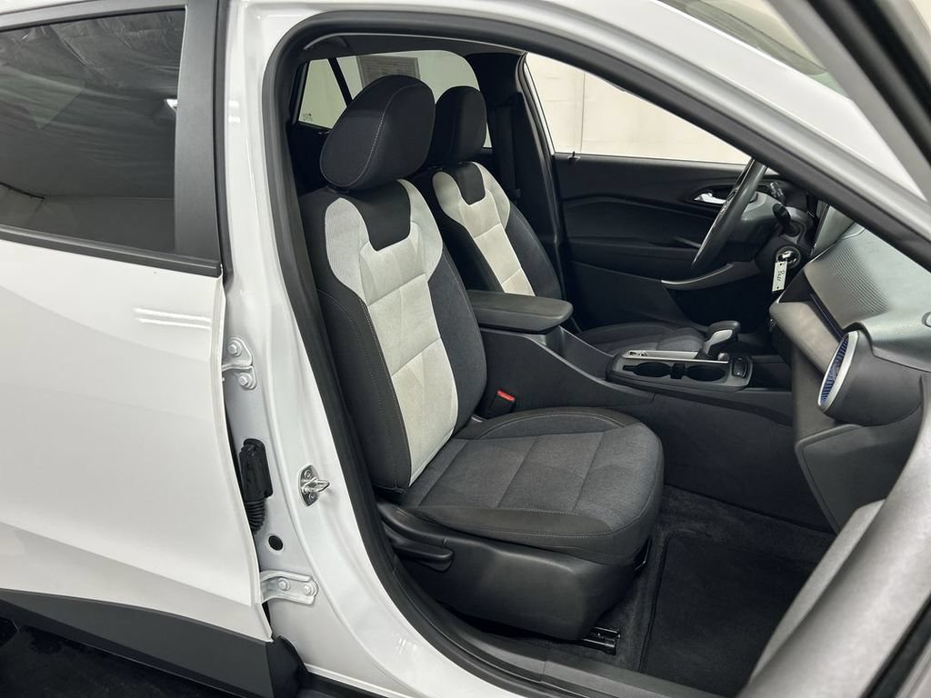 Used 2024 Chevrolet Trax LS w/ LS Convenience Package FWD image 22