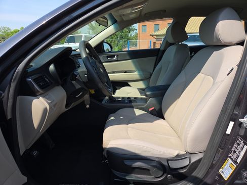Used 2017 Kia Optima LX FWD image 10