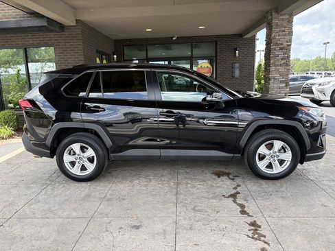 Used 2021 Toyota RAV4 XLE FWD image 5