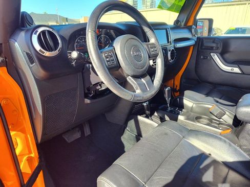 Used 2012 Jeep Wrangler Unlimited Sahara w/ Connectivity Group AWD/4WD image 19